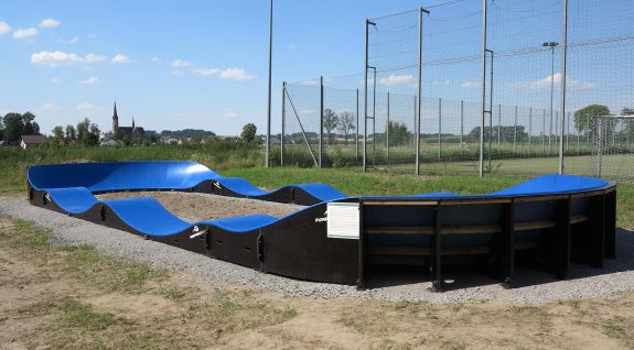 Pumptrack adattato per lo skateboard 