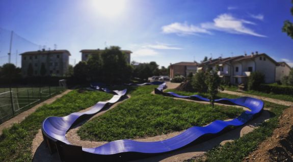 Parco giochi per biciclette o pumptrack